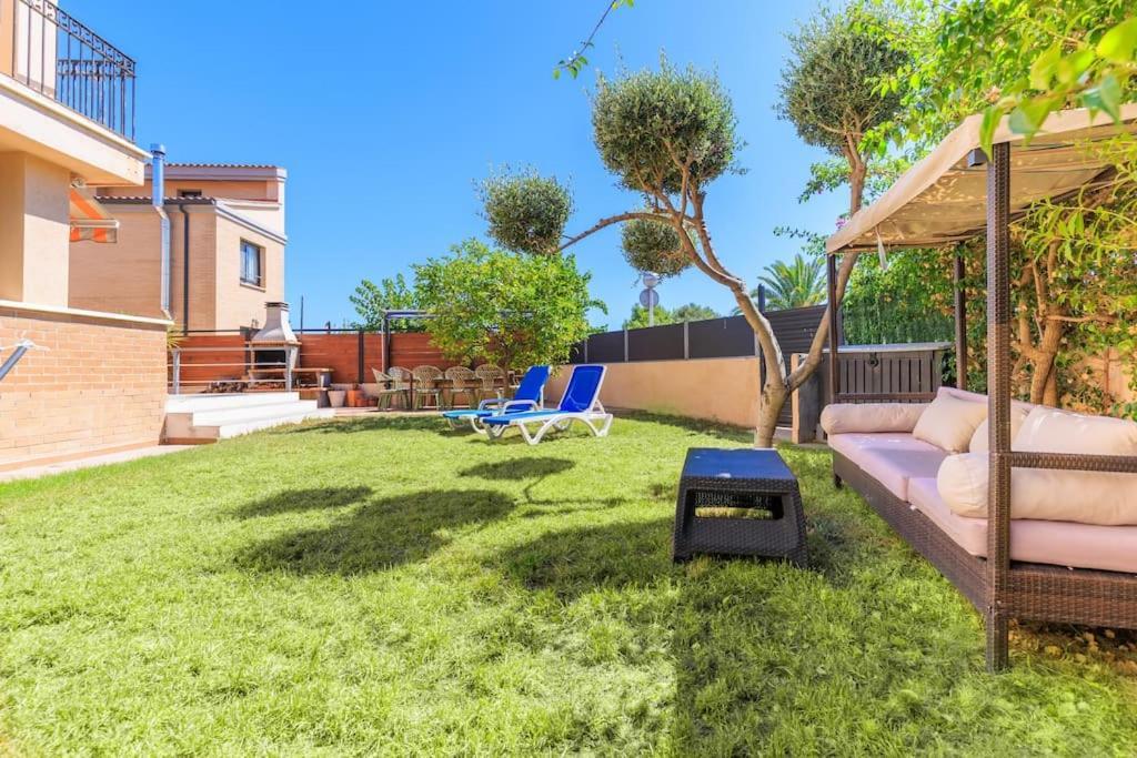 Hébergement de vacances Adosado Con Jardin En Xalets De Salou