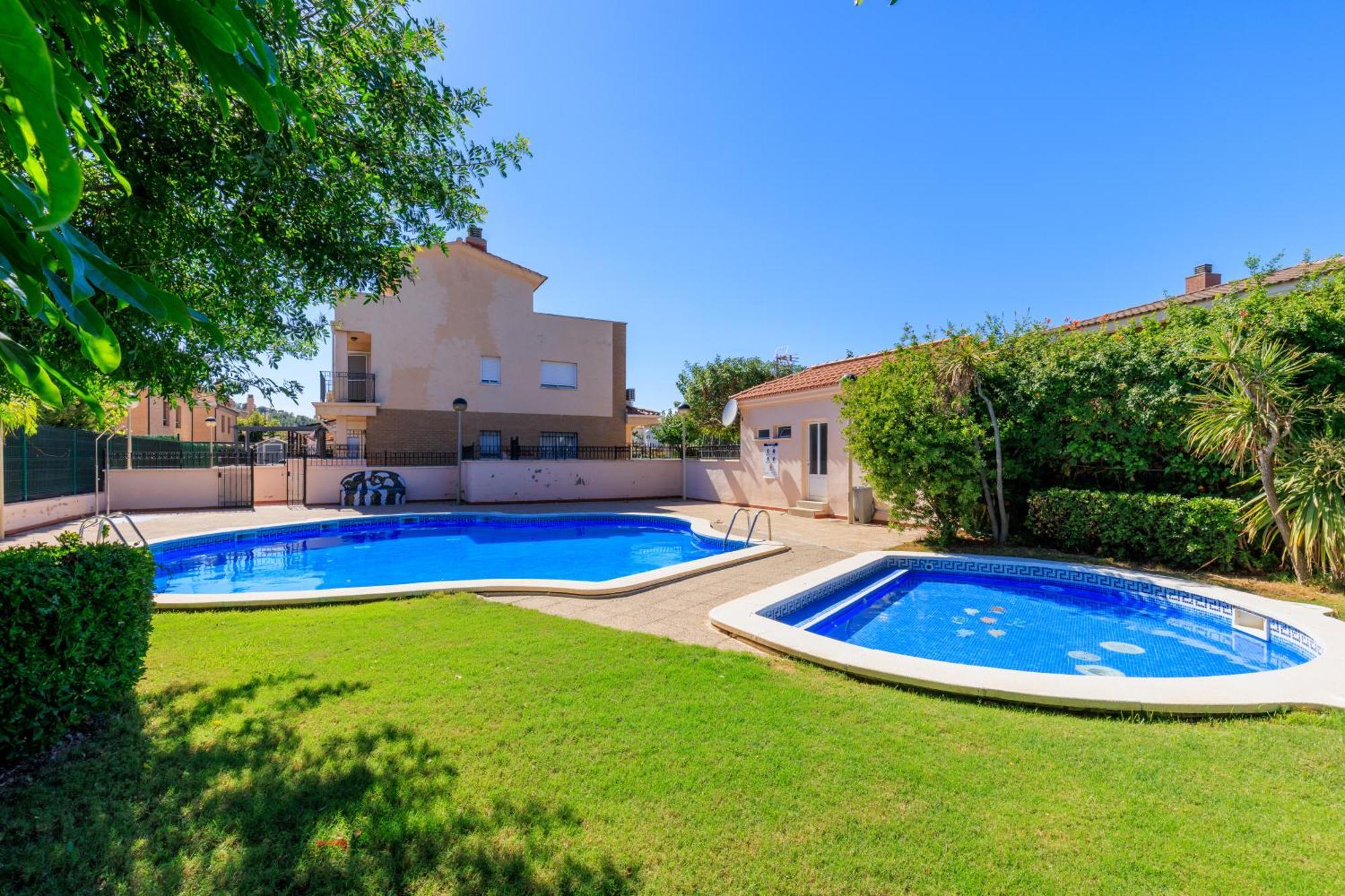 Hébergement de vacances Adosado Con Jardin En Xalets De Salou